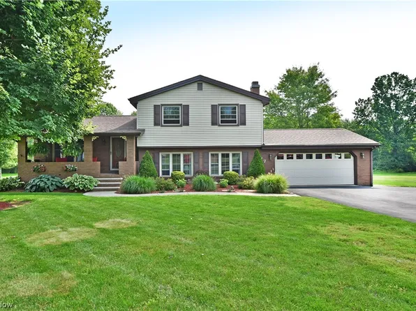 377 Sunset Dr, Brookfield, OH 44403