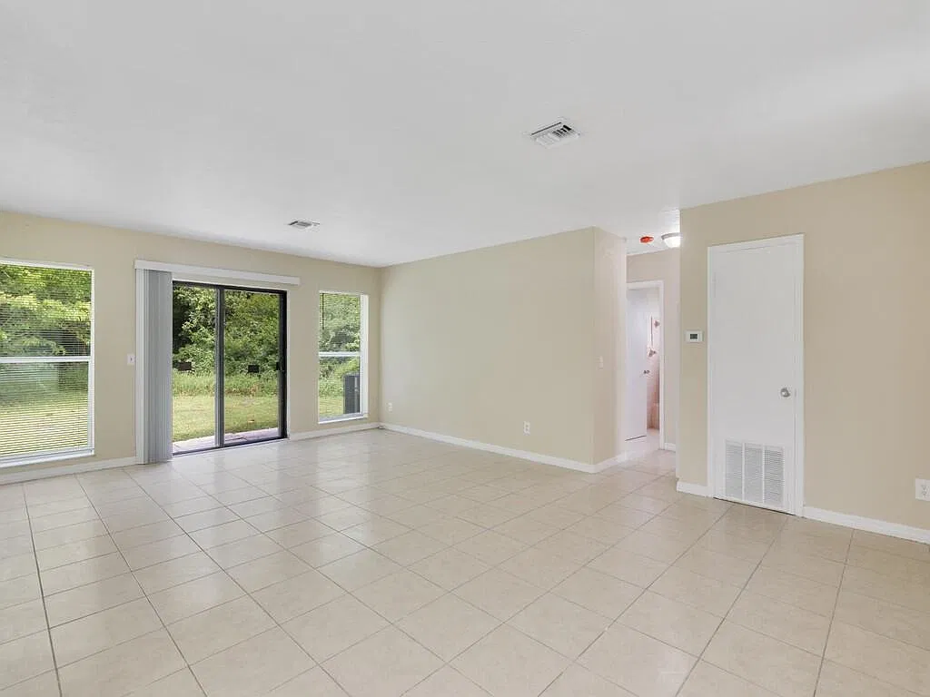 2 bed, 1.0 bath, 1002 sqft, $1,995 — Photo 3