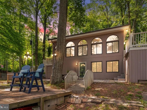 8240 Lake Shore Dr, Manassas, VA 20112