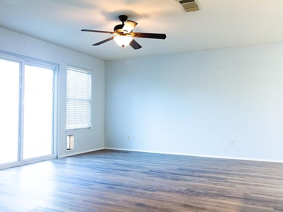 4th image of 1905 Brentwood Dr