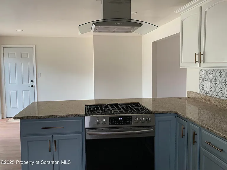 318 Simrell Rd — Photo 3