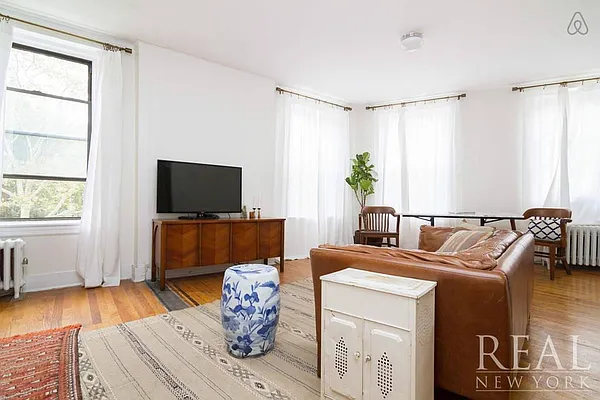 Rented by REAL New York | media 16