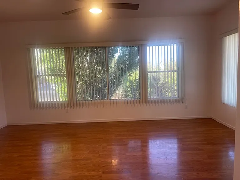 1690 W Wagon Wheel Rd — Photo 12