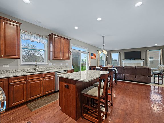5th image of 3463 Ayres Dr