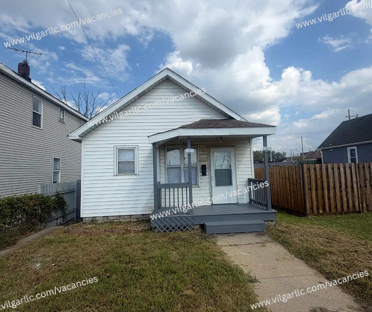 For Rent 2 Bedrooms 1 Bathroom Home — Photo 1