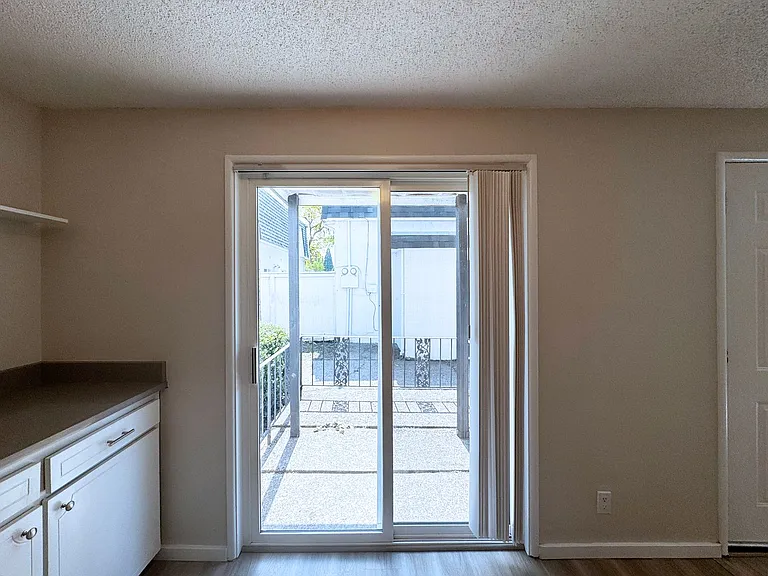 French Quarter Apartments — Photo 11