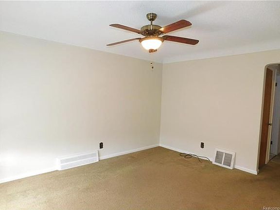 4th image of 9315 Chatham Ave