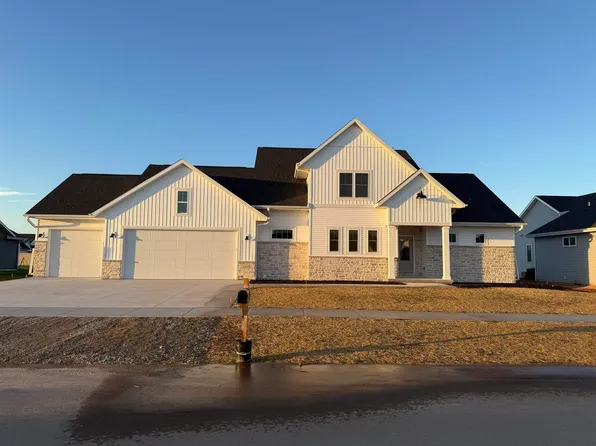 W5846 Roundstone Pl, Menasha, WI 54952