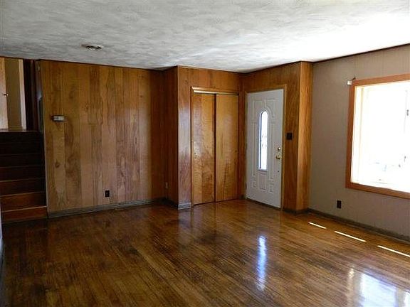 3rd image of 721 Skyview Dr