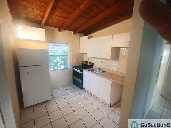 2nd image of 820 NE 3rd Ave
