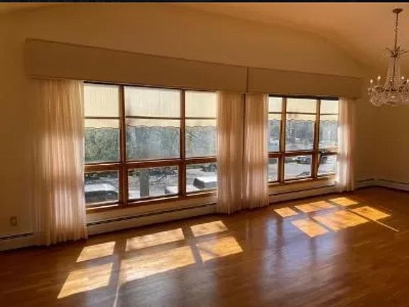 2nd image of 292 Greaves Ave #1