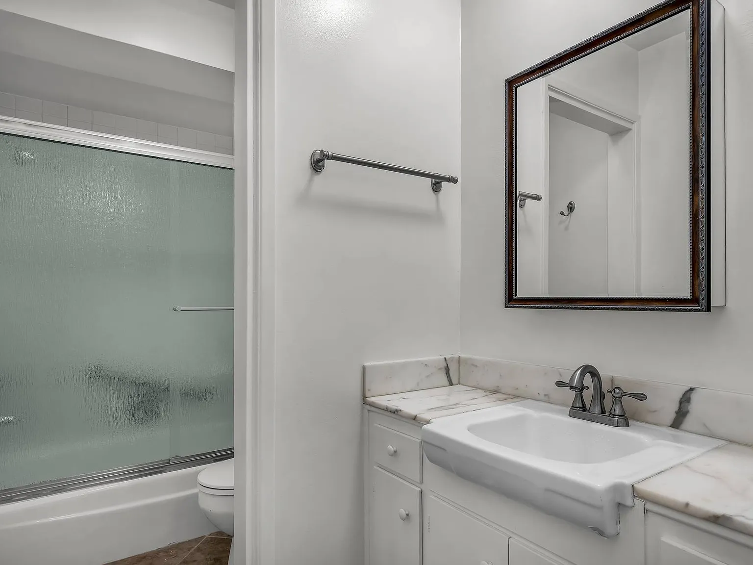 3 bed, 1320 sqft, $3,950 — Photo 4