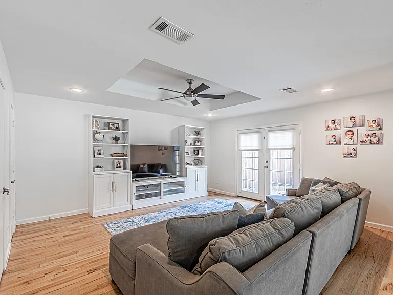 6935 Kingshollow Dr — Photo 9