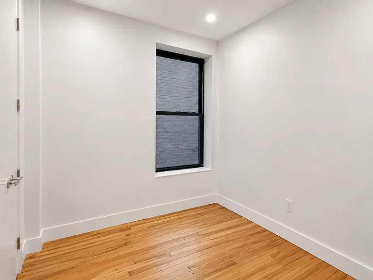 238 E 58th St #10 — Photo 3