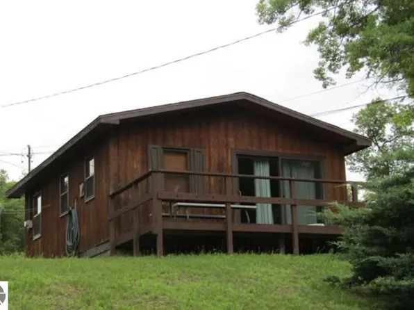 2052 N Ogemaw Trl, West Branch, MI 48661