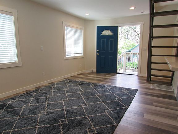 3rd image of 727 Sunderland Ct