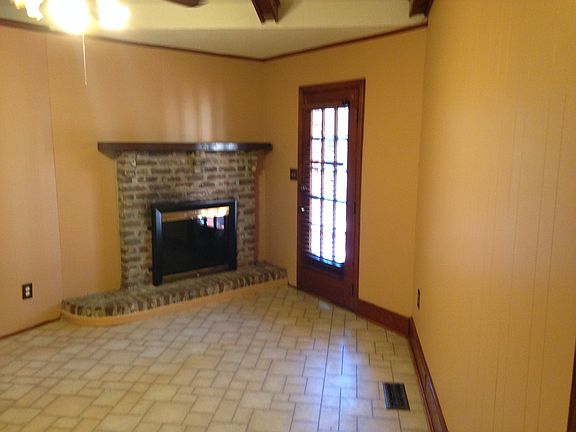 4th image of 755 Sterling Dr