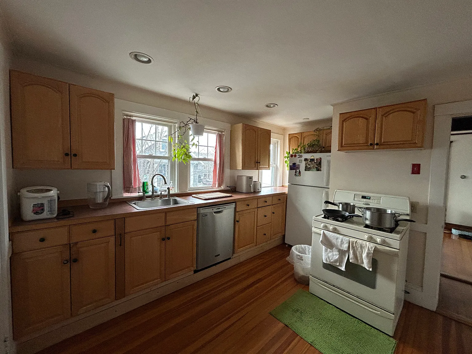 2 bed, 1400 sqft, $1,100 — Photo 4