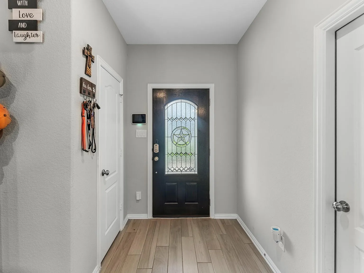 3 bed, 2.0 bath, 1602 sqft, $2,100 — Photo 3