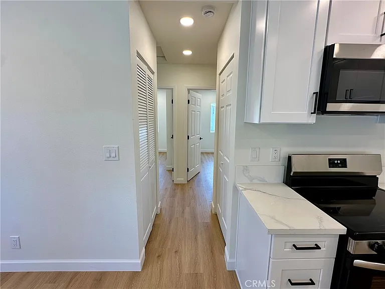 1944 W Valencia Dr — Photo 6