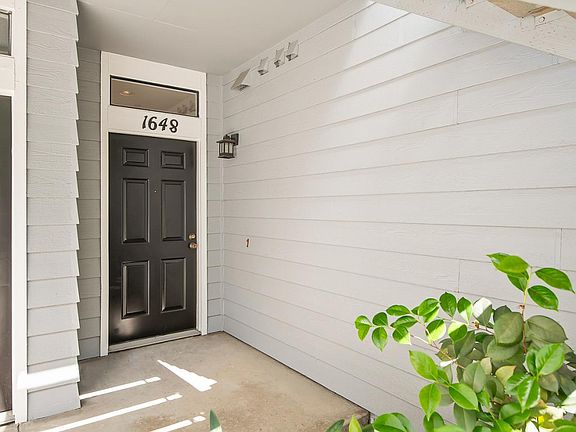 3rd image of 1648 Parkview Green Cir