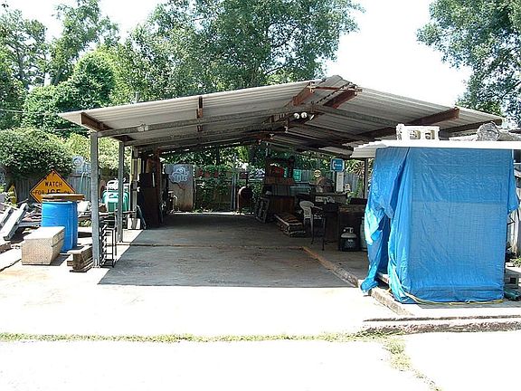2nd image of 1418 Park Dr