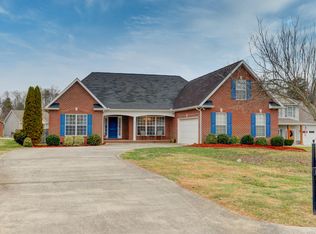 1083 Garnet Hill Dr, Lenoir City, TN 37772
