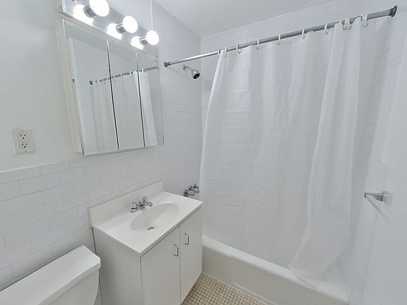 4th image of 114 E 40th St #4A3