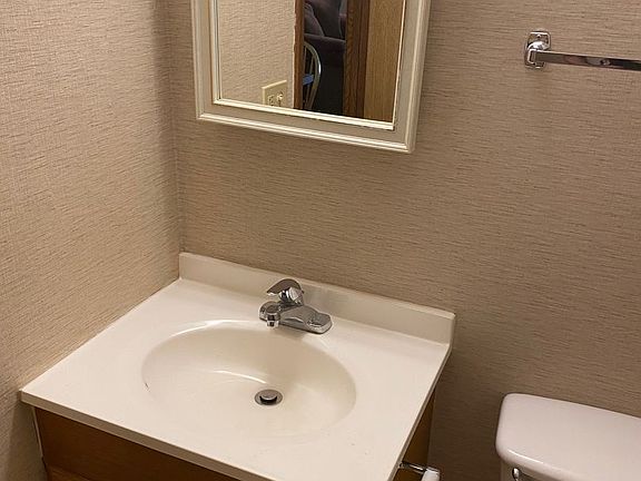 5th image of 101 Red Deer Ln