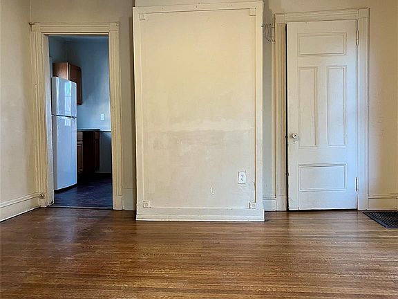 4th image of 70 Linden Ave