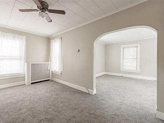 5th image of 388 Eaton Rd