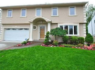 10 Heritage Ct, Valley Stream, NY 11581