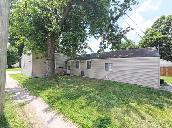 215 S Jefferson St, Mascoutah, IL 62258