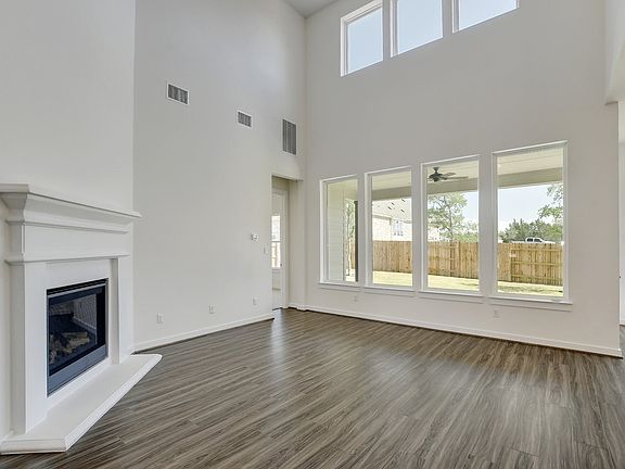 5th image of 434 Ashington Dr