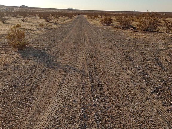 5th image of 18725 Panamint Trl