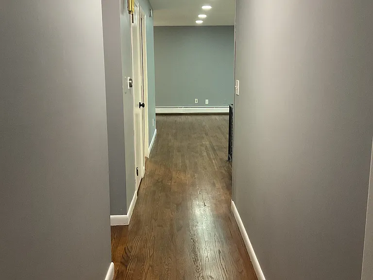 442 Surrey Ln — Photo 22