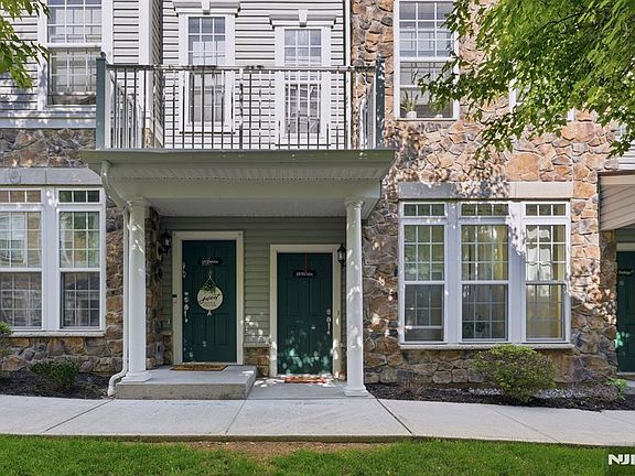 4th image of 13 Dahlia Ln