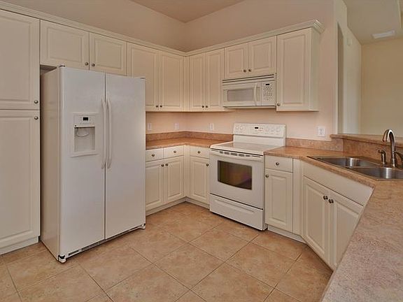 5th image of 302 La Creek Ct