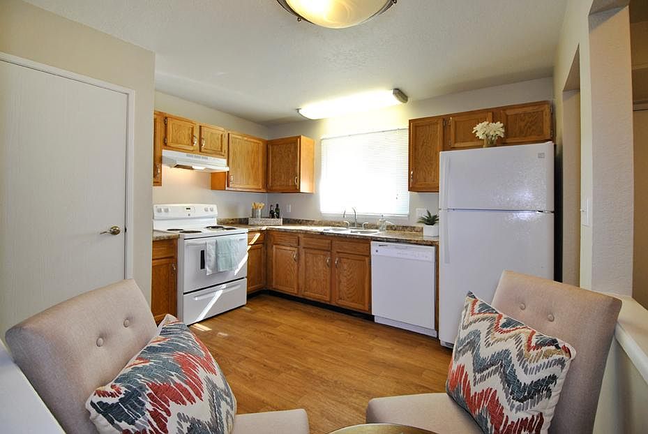 1st image of 1337 Foxfire St