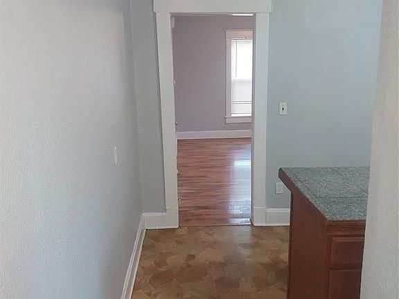 3rd image of 415 1/2 N Oxford St #1/2