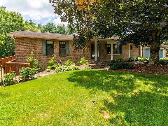 3rd image of 19008 Essex Dr