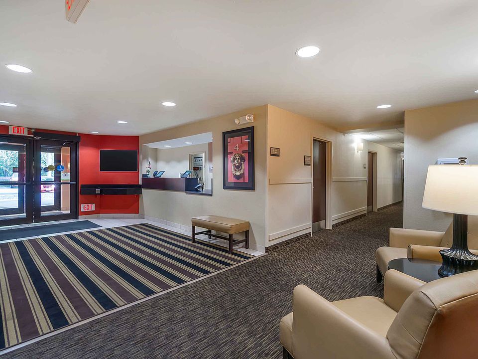 Lobby and Guest Check-in