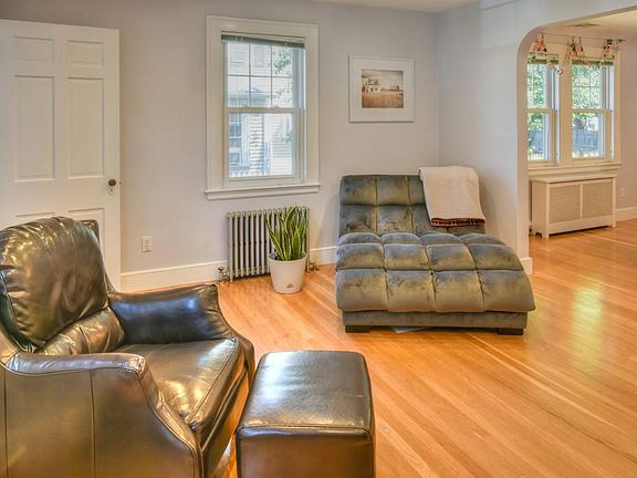 5th image of 15 Ellsworth Rd