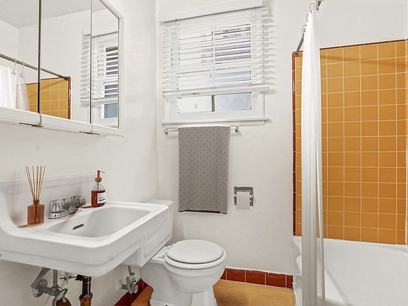 5th image of 1316-1326 N Hayworth Ave #1018885