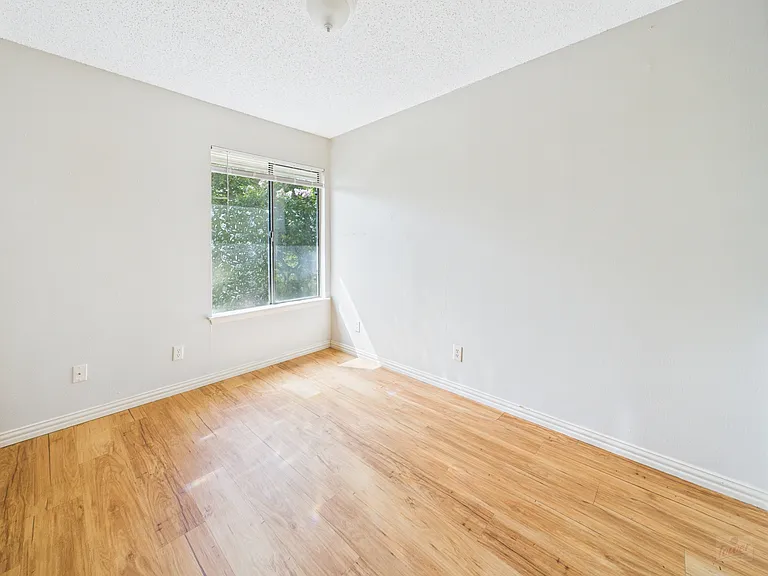 9520 Quail Village Ln — Photo 29