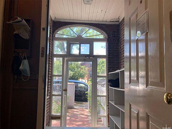 2nd image of 61 25 Broadway