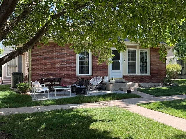 2 bed, 810 sqft, $2,195 — Photo 2