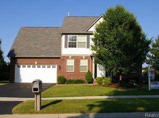 2504 Huntington Dr, Lake Orion, MI