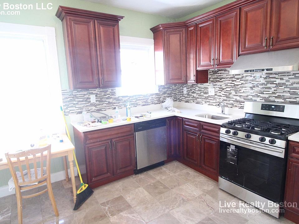 2nd image of 30 Litchfield St