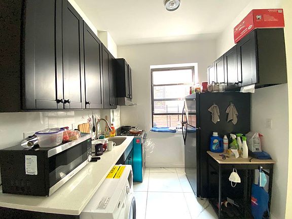 4th image of 421 Manhattan Ave #D